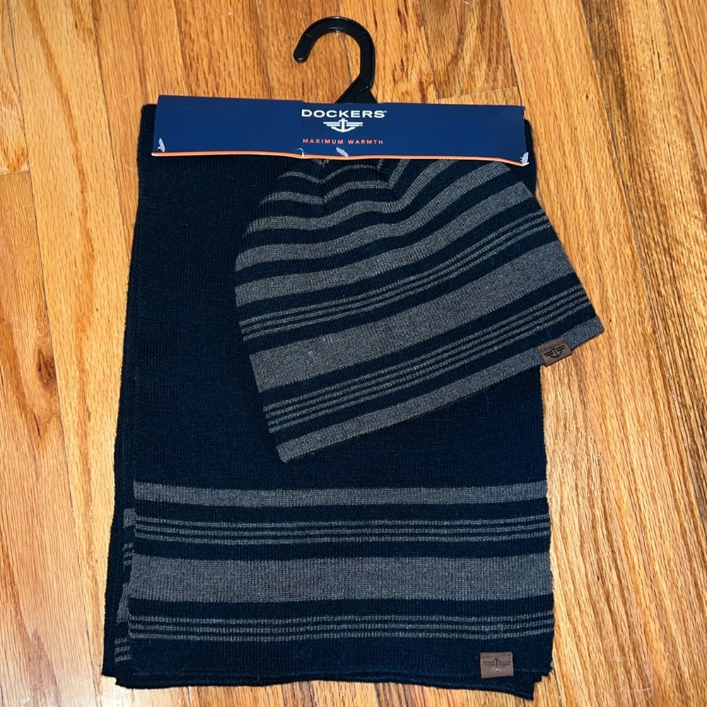 NWT mens scarf and hat